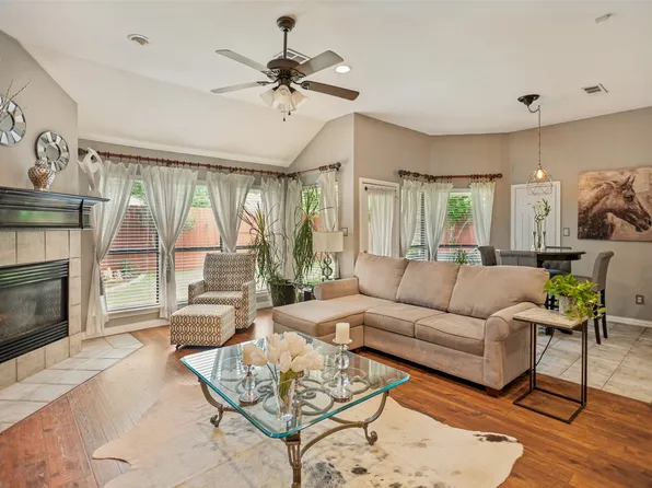 902 Granview Dr, Lewisville, TX 75067