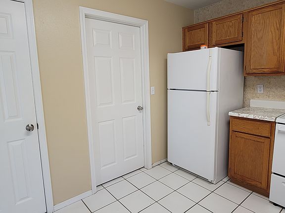 4th image of 1406A SE O St