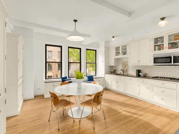 21 East 10th Street image 1 of 14