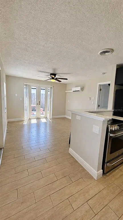 1 bed, 1.0 bath, 500 sqft, $1,800 — Photo 4
