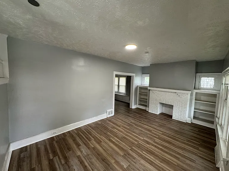 12701 Rexford Ave — Photo 3