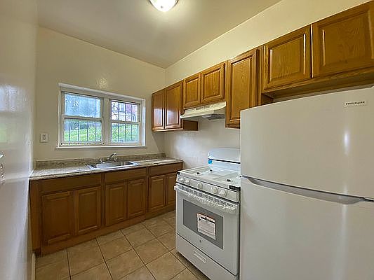 4th image of 210-10 Hillside Ave #A1