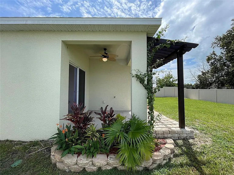 689 Crown Rose Dr — Photo 41
