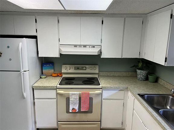 4th image of 1100 E Bay Dr APT 35