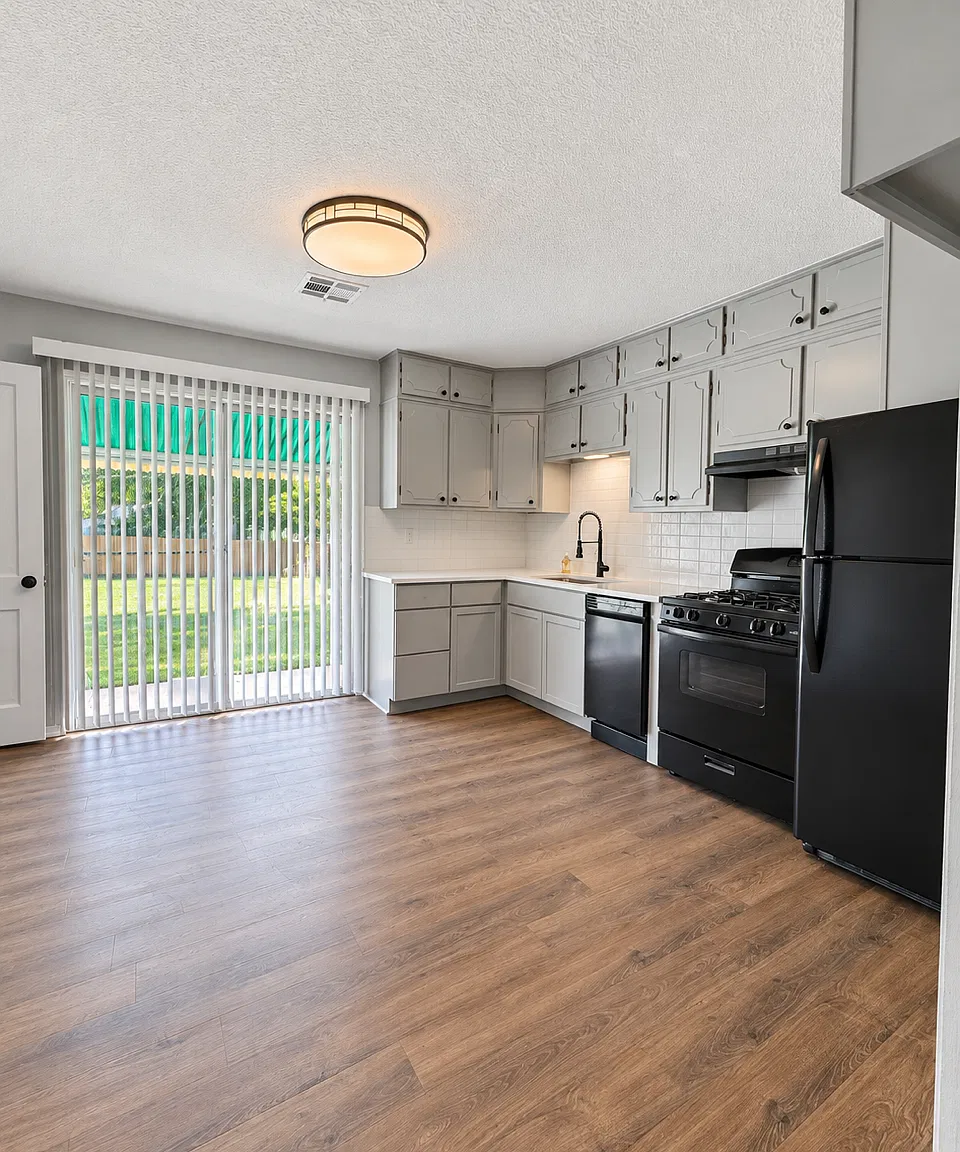 3 bed, 1.5 bath, 1120 sqft, $1,350 — Photo 2