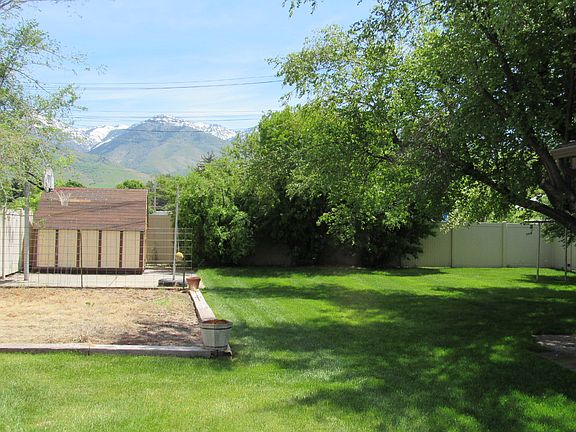 Beautiful fenced backyard 