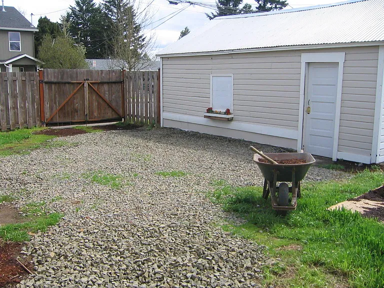 1560 SE Oak St — Photo 23
