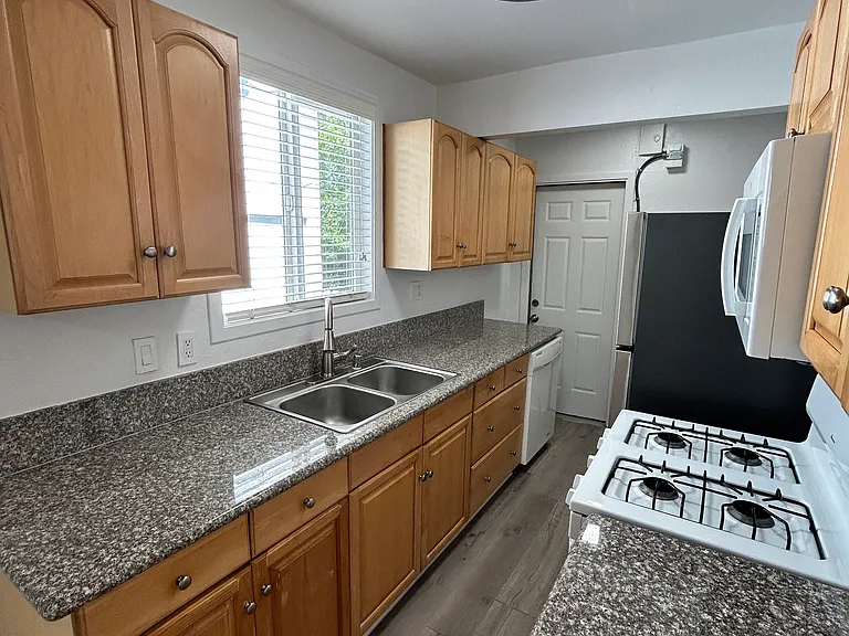 1695 Summit Ave #1695 — Photo 9