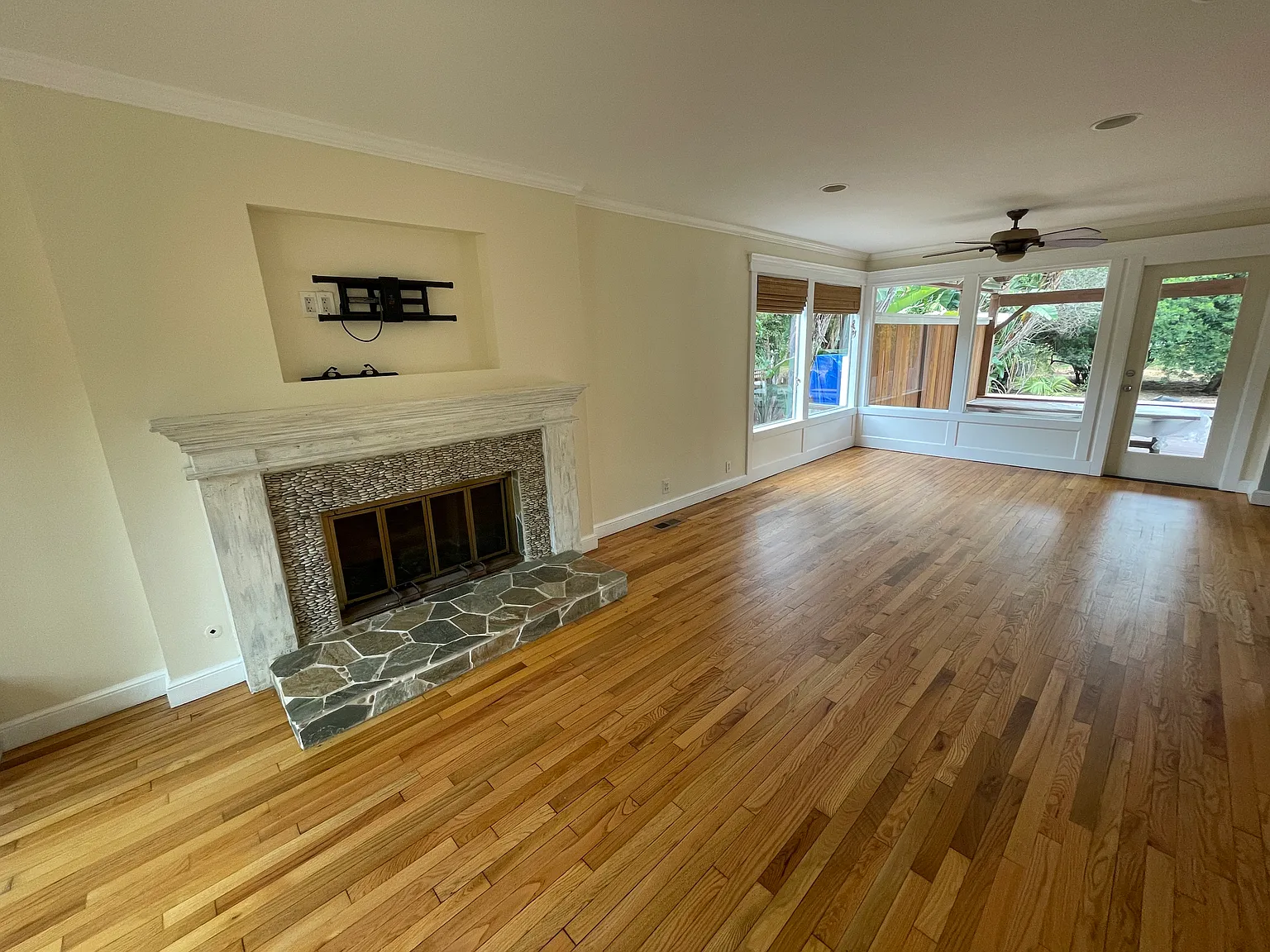 3 bed, 1955 sqft, $10,800 — Photo 4
