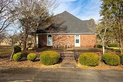 681 Marlborough Dr — Photo 5