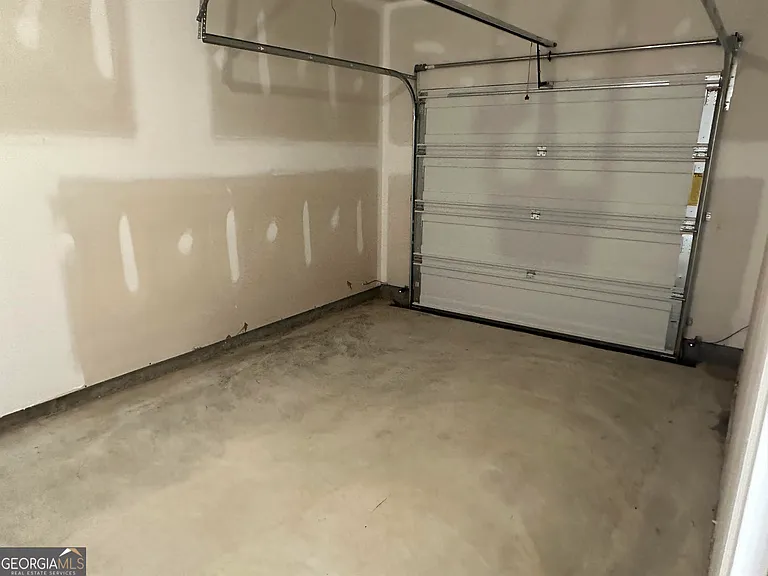 1070 Paddington Dr — Photo 3