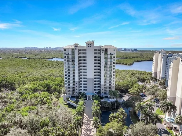 425 Cove Tower Dr APT 403, Naples, FL 34110