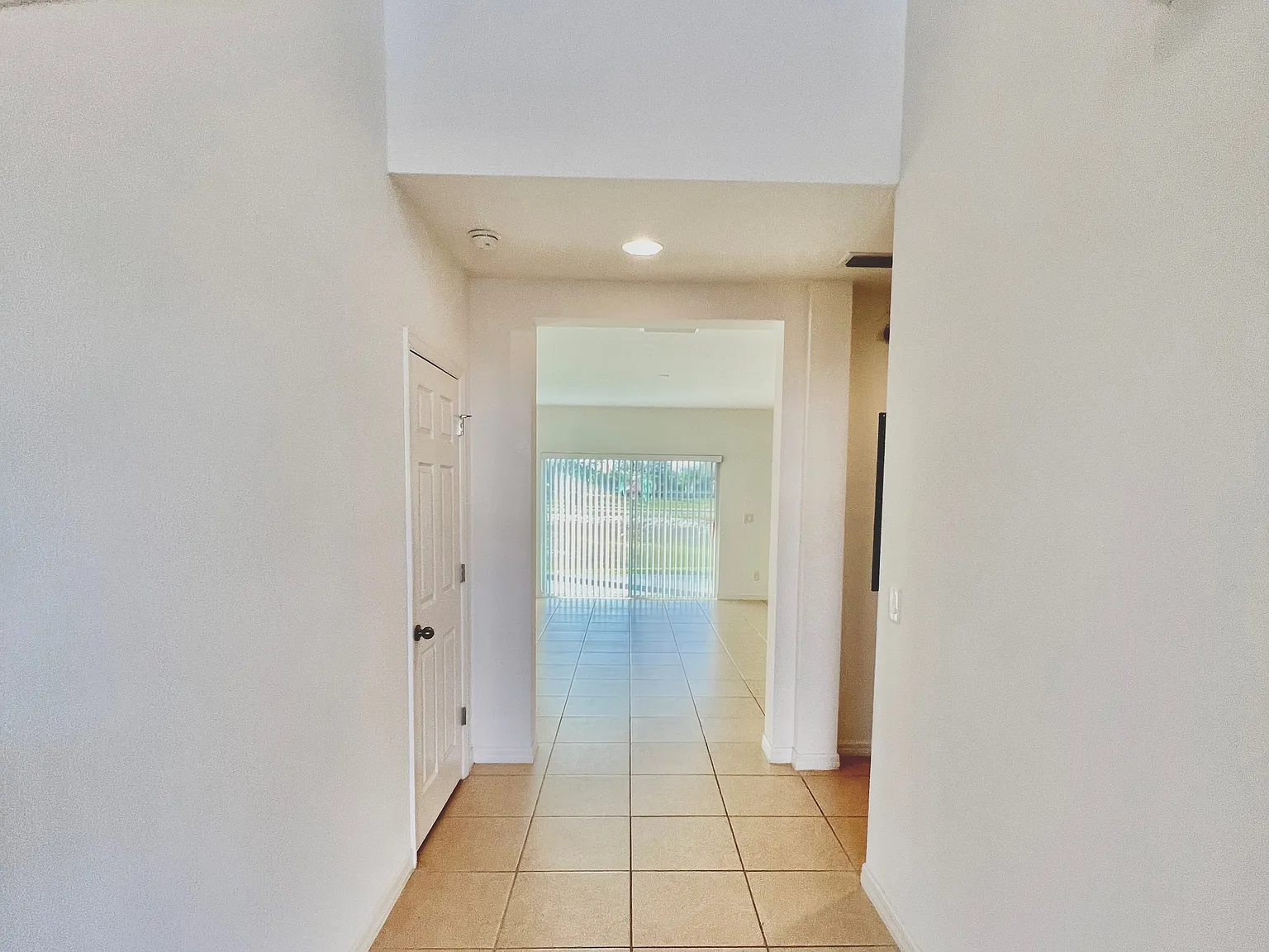 4 bed, 1982 sqft, $2,150 — Photo 2