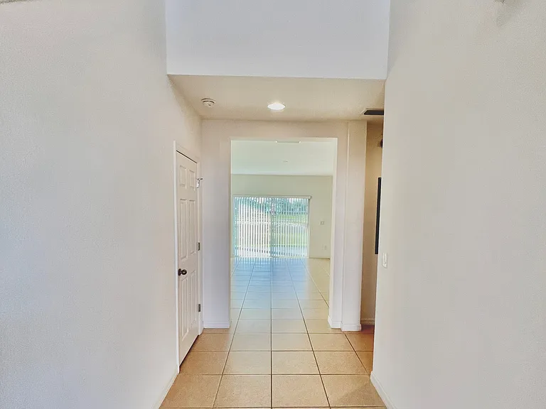 124 Primrose Dr — Photo 2