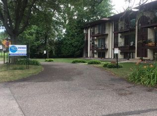 10890 S Shore Dr APT 9, Minneapolis, MN 55441