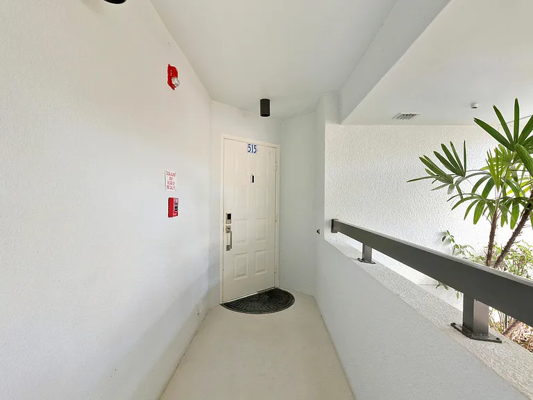 515 Bay Colony Dr N — Photo 42