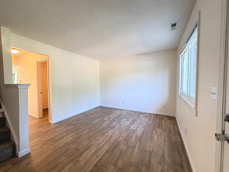 195 Lewis St #6 — Photo 3