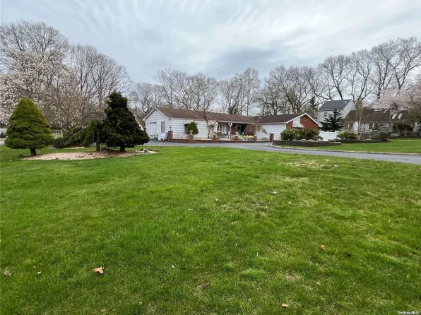 169 Kings Park Road, Commack, NY 11725