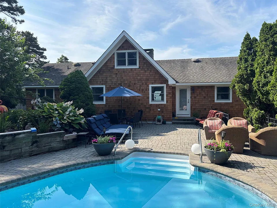 2 W Hillover Rd