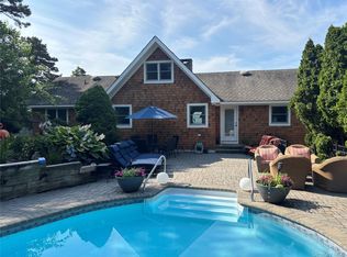 2 W Hillover Rd, Hampton Bays, NY 11946