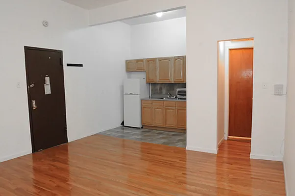 Rented by Perry Associates NYC Inc | media 11