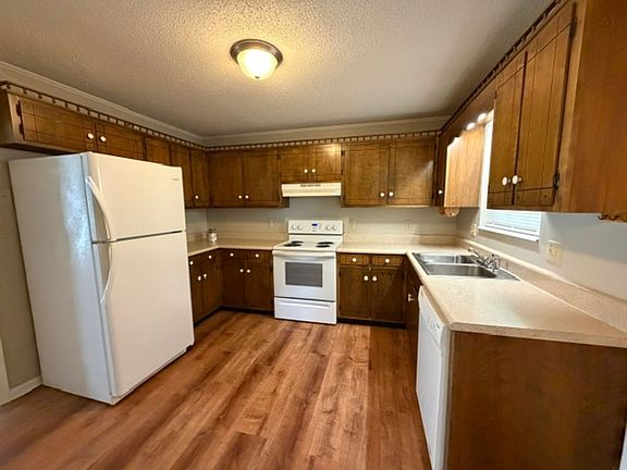 5th image of 632 41st St NE