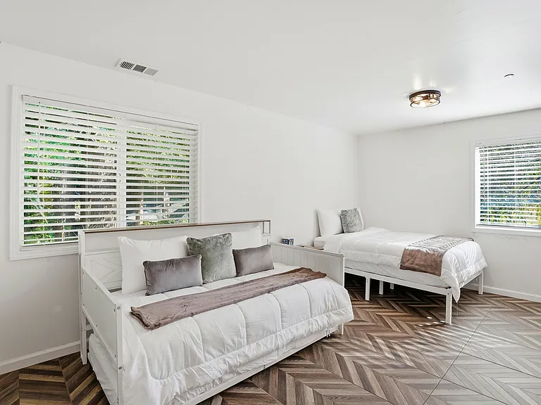 16799 Center Way — Photo 11