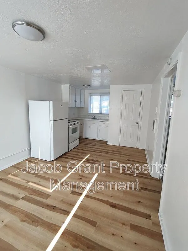 4719 Yellowstone Ave — Photo 2