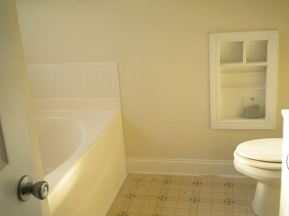 3rd image of 641 Hillside Dr