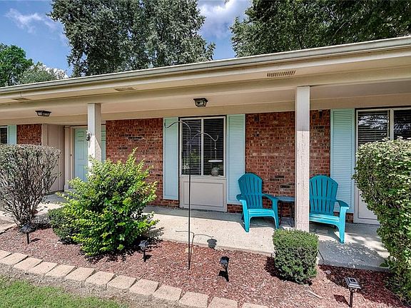 3rd image of 3121 Shadow Brook Dr