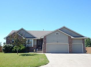 343 E Fox Run St, Mulvane, KS 67110