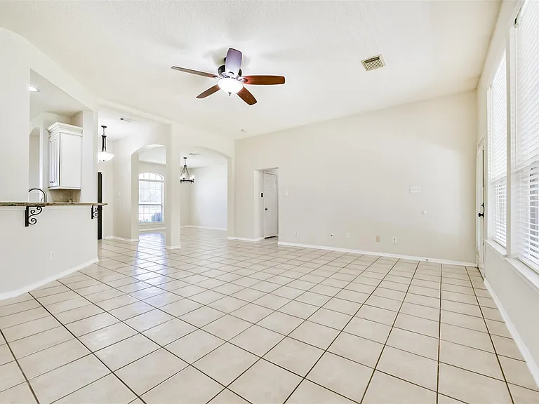 2401 Woody Rd — Photo 6
