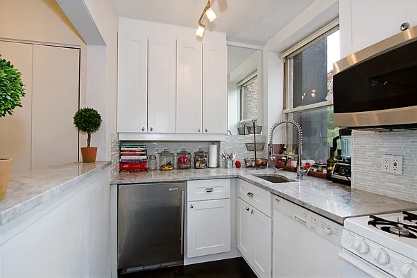 Rented by Corcoran | media 3