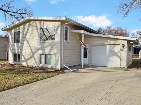 1223 Appollo Ave, Aberdeen, SD 57401