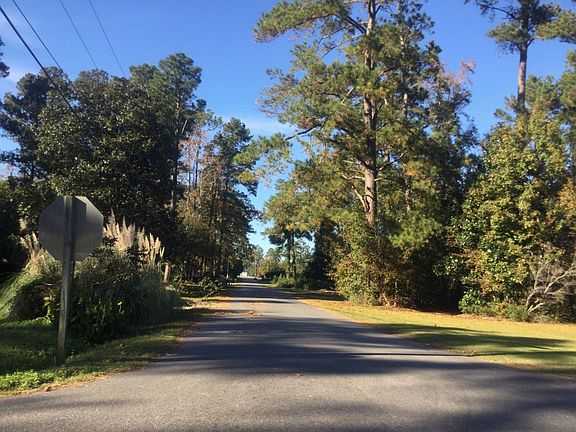 5th image of 402 Live Oak St