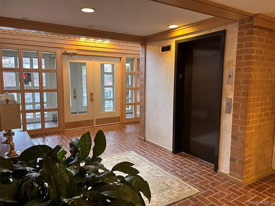 300 Livingston Ave #1B