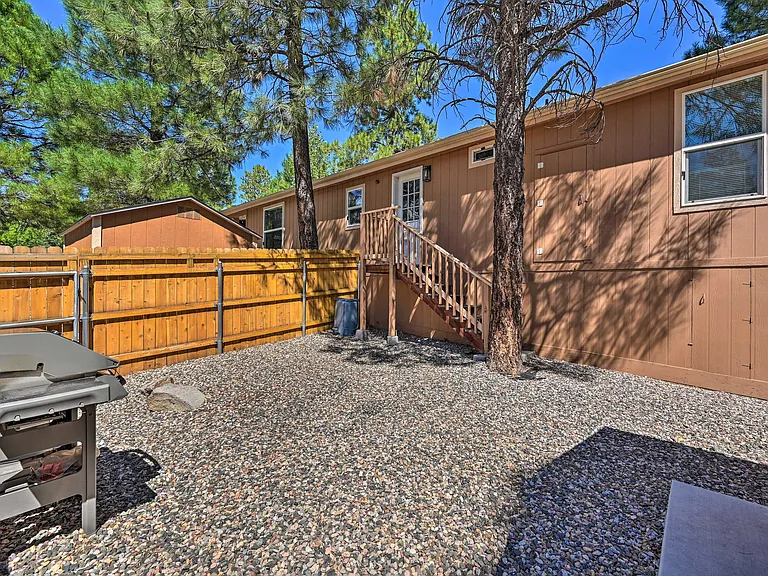 325 E Oak Dr — Photo 16