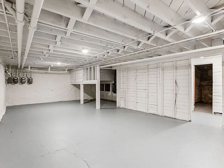 941 Goodrich Ave — Photo 24
