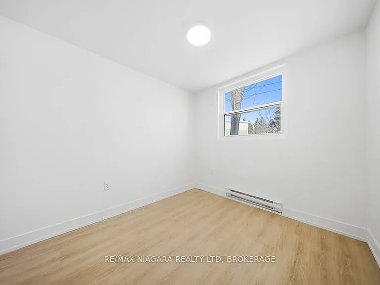 25 Downes Ave — Photo 8
