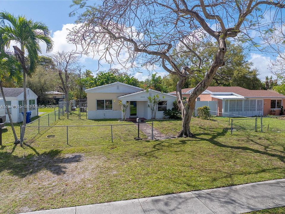 1st image of 2048 NE 180th St