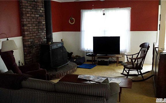 3rd image of 41 Surrey Ln