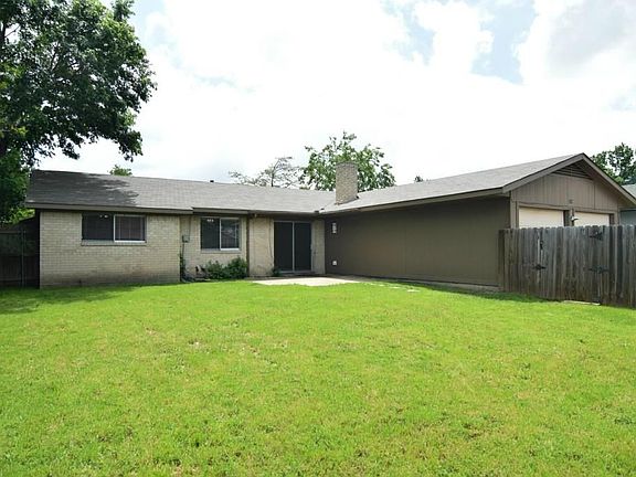 2nd image of 3133 Friar Ln