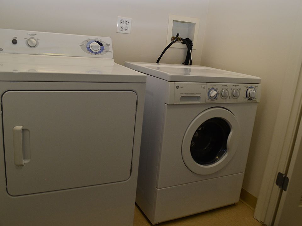 2nd image of 3838 S Ellis Ave APT 103