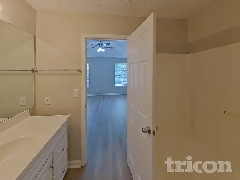 130 N Greenfield Cir — Photo 10