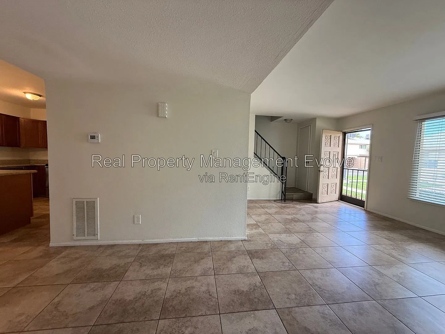 3 bed, 2.5 bath, 1452 sqft, $1,995 — Photo 3