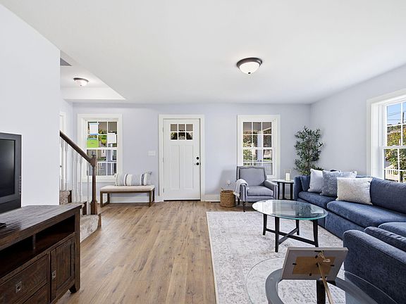 4th image of 511 Oak St