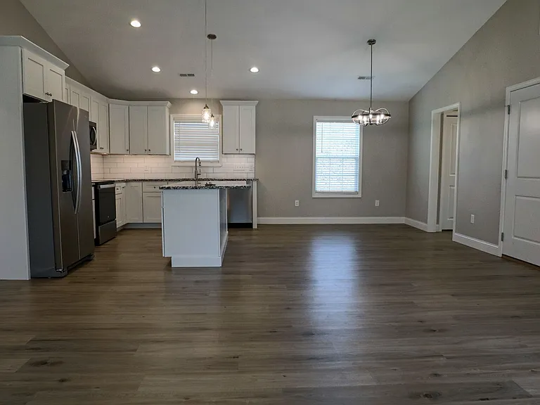 249 Oak Grove Cir — Photo 5