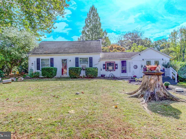 2010 Perkiomenville Rd, Green Lane, PA 18054