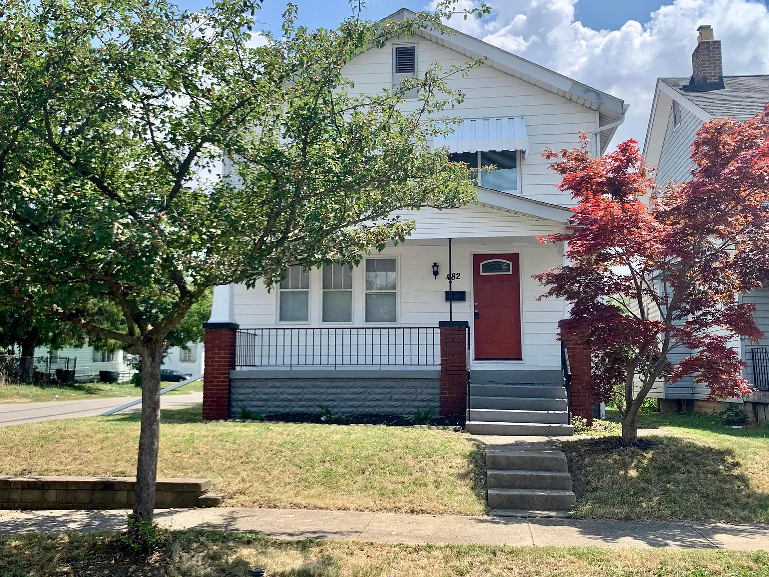 482 Townsend Ave photo 1