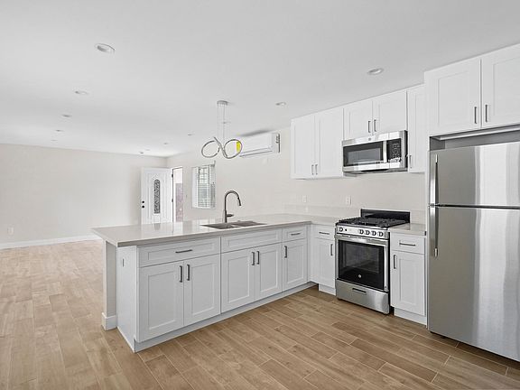 5th image of 9029 Lindley Ave